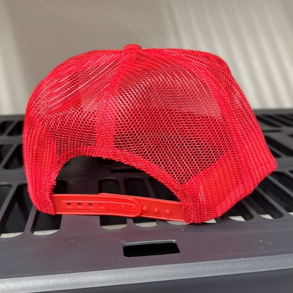 TRUMP HAIR don’t CARE Trucker hat - Picture 2 of 2